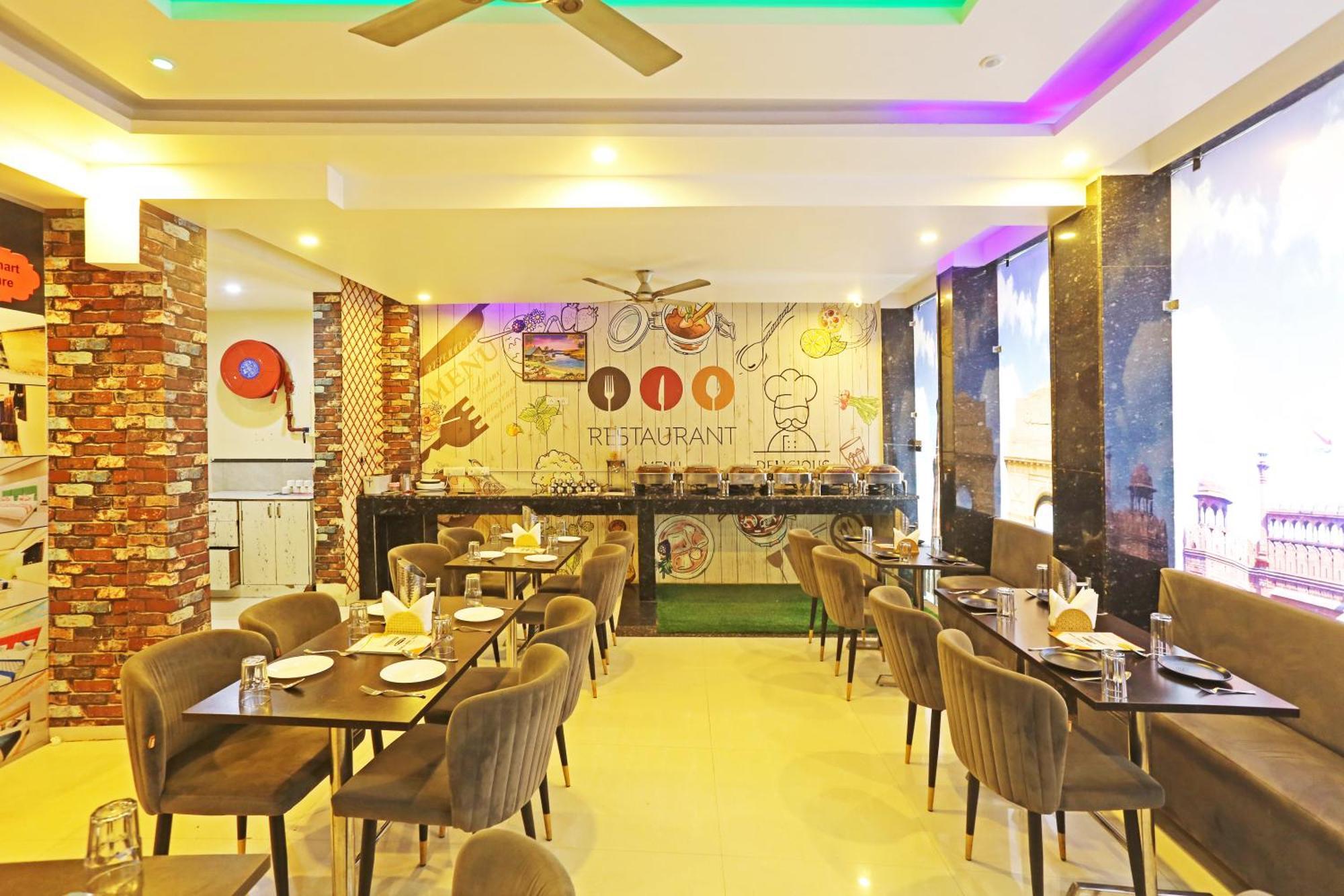 Hotel Smart Plaza By Smart Group Nueva Delhi Exterior foto