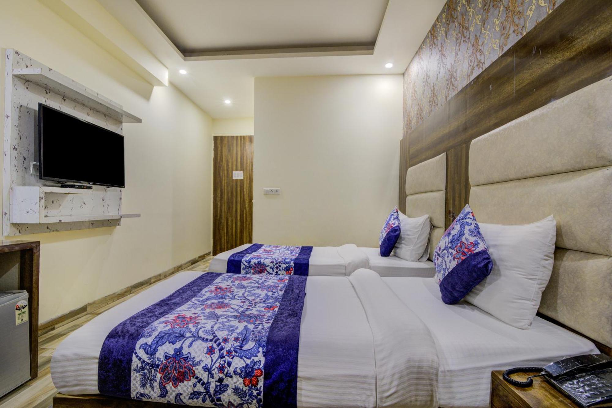 Hotel Smart Plaza By Smart Group Nueva Delhi Exterior foto